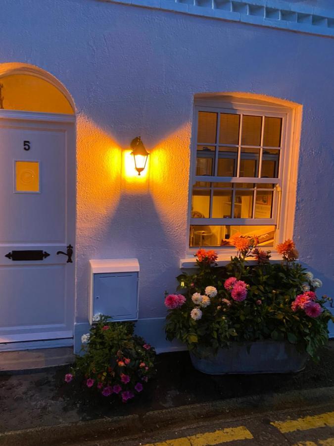 Stylish & Cosy Boutique Townhouse 1 Bedroom, 1 Sofa Bed - Sleeps 4 Христчёрч Экстерьер фото