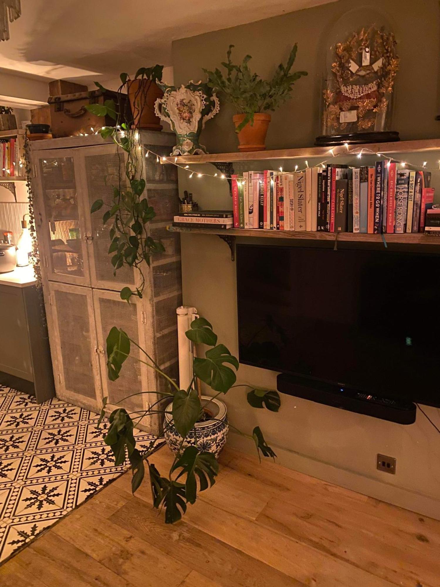 Stylish & Cosy Boutique Townhouse 1 Bedroom, 1 Sofa Bed - Sleeps 4 Христчёрч Экстерьер фото